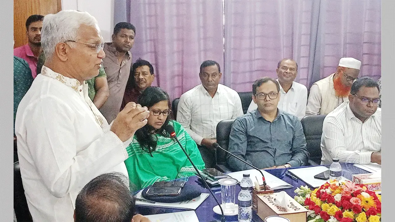 চাকরির পেছনে না ঘুরে নিজেকে দক্ষ উদ্যোক্তা হিসেবে গড়ে তুলুন
