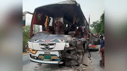 দিনাজপুরে দাঁড়িয়ে থাকা ট্রাকে বাসের ধাক্কা, নিহত ৫