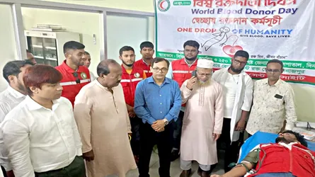 দিনাজপুরে বিশ্ব রক্তদাতা দিবস উপলক্ষে স্বেচ্ছায় রক্তদান কর্মসূচির পালিত