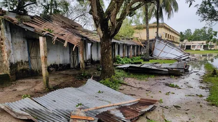 দিনাজপুরে ঝড়ে লন্ডভন্ড গোলাপগঞ্জ উচ্চবিদ্যালয়, পাঠদান ব্যাহত