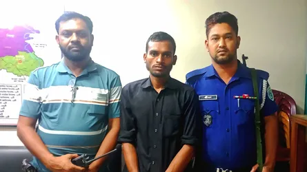 দিনাজপুরে ১৪ মামলার আসামি আন্তঃজেলা ডাকাত দলের সদস্য গ্রেফতার
