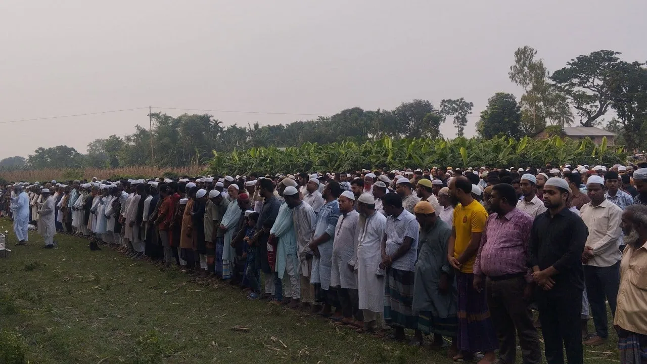 সড়ক দুর্ঘটনায় নিহত জুলাই যোদ্ধা আবু জুবায়ের দাফন দিনাজপুরে সম্পন্ন