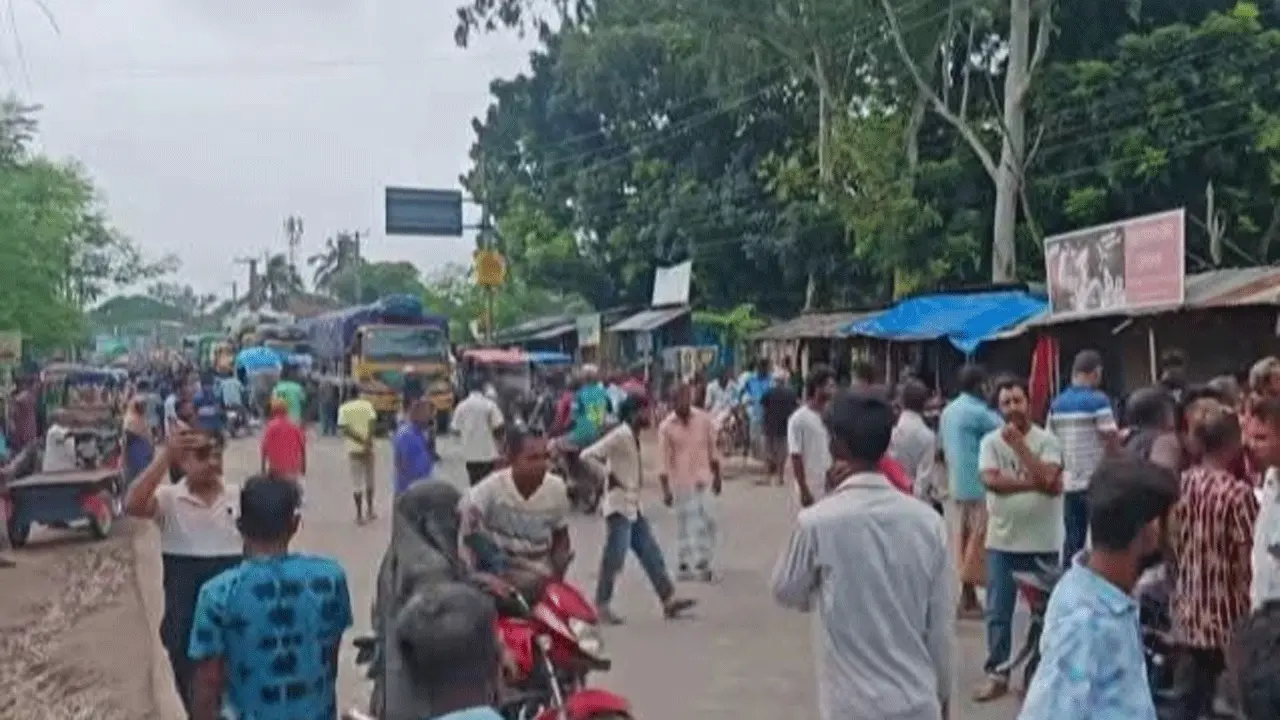 দিনাজপুরে বাসের ধাক্কায় তৃতীয় শ্রেণির শিক্ষার্থী নিহত