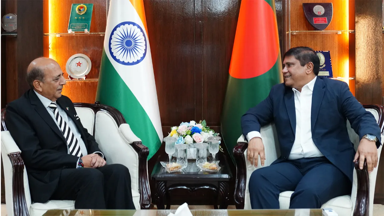 প্রধানমন্ত্রীর প্রতিরক্ষা উপদেষ্টার সাথে ভারতের হাইকমিশনারের সৌজন্য সাক্ষাৎ