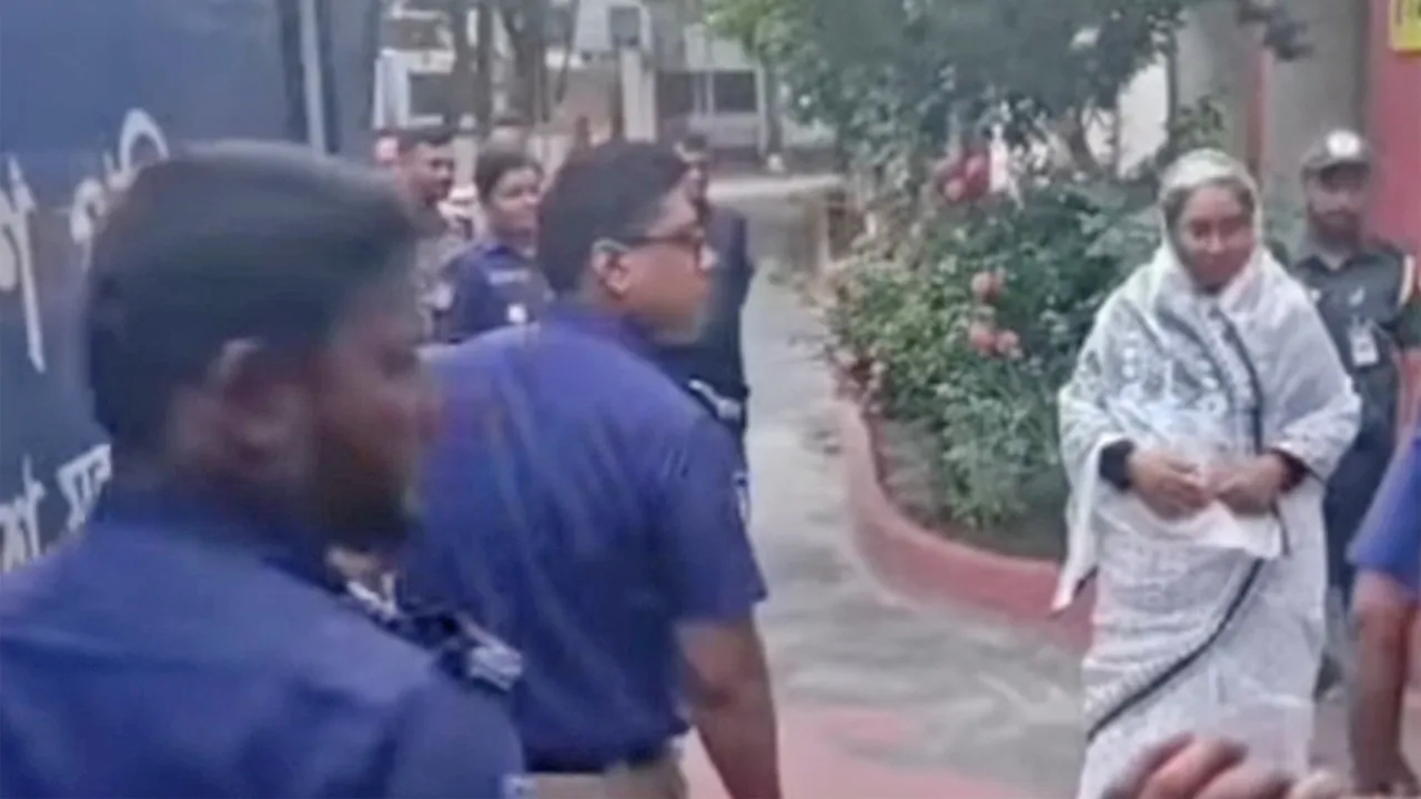 স্বামীর মৃত্যুতে ১২ ঘণ্টার প্যারোলে মুক্তি পেলেন দীপু মনি