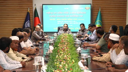 গাজীপুরে অগ্নিসন্ত্রাস প্রতিরোধে বাস মালিক-শ্রমিকদের সাথে পুলিশের মতবিনিময়