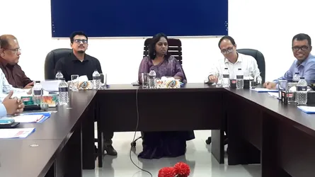 হিলি স্থলবন্দর পরিদর্শনে বাণিজ্য মন্ত্রণালয়ের প্রতিনিধি দল