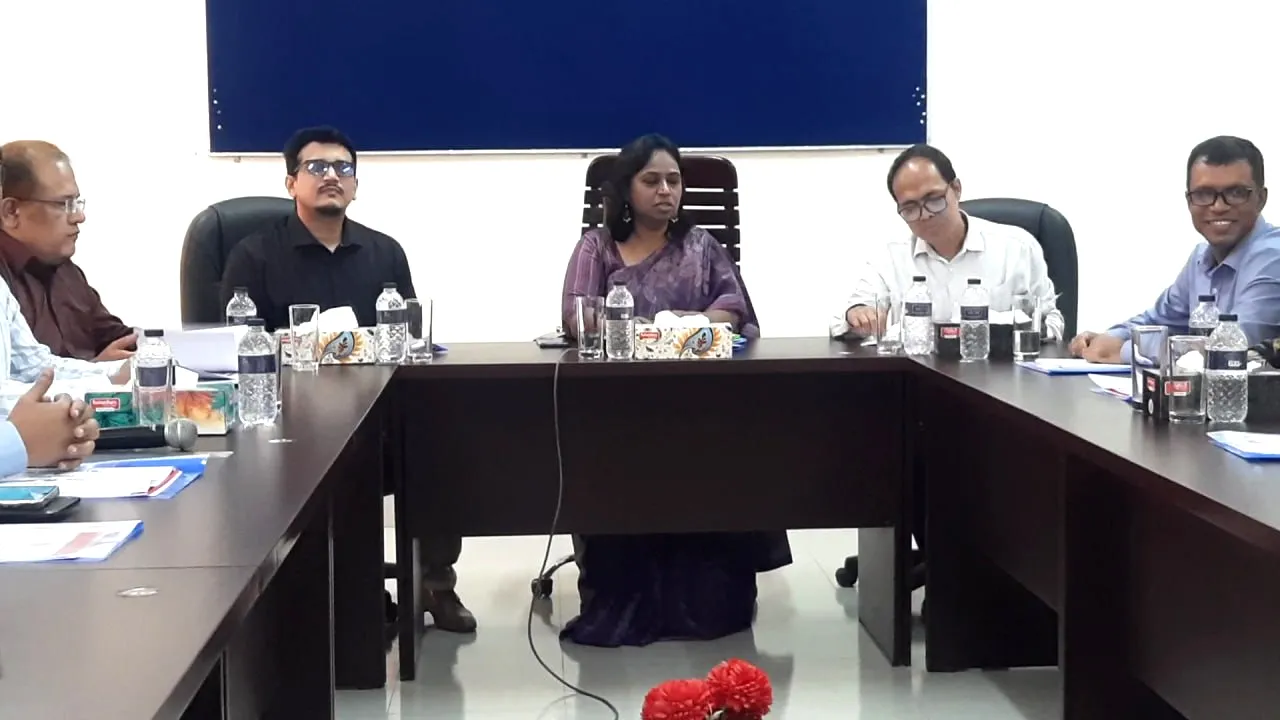 হিলি স্থলবন্দর পরিদর্শনে বাণিজ্য মন্ত্রণালয়ের প্রতিনিধি দল