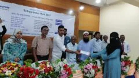 সীতাকুণ্ডের ২৫ উদ্যোক্তা পেলেন বিএন্ডএফ কেয়ার’র অনুদান