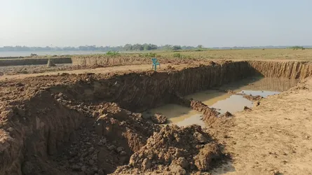 দোয়ারাবাজারে ফসলি জমির মাটি বিক্রির হিড়িক, অসাধু চক্রের উৎপাত