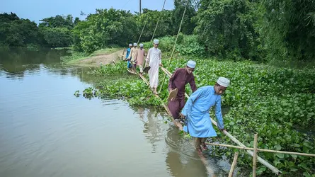 গ্রাম ও মানুষ আছে—নেই রাস্তা, দুর্ভোগে ১০০ পরিবার