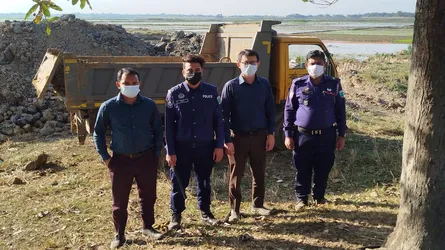 নয়া দিগন্তে সংবাদ প্রকাশের পর দোয়ারাবাজারে প্রশাসনের অভিযান