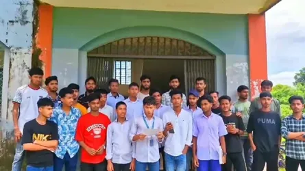 দোয়ারাবাজারে স্কুল ক্যাম্পাসে দলীয় ছাত্ররাজনীতি নিষিদ্ধের দাবিতে বিক্ষোভ