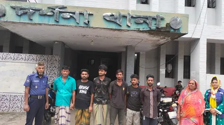 দর্শনায় মাদক কারবারি ও চোরসহ গ্রেফতার ৭