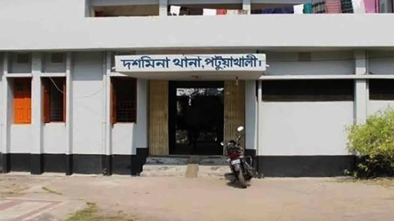 দশমিনায় সড়ক দুর্ঘটনায় নিহত ১, আহত ৩