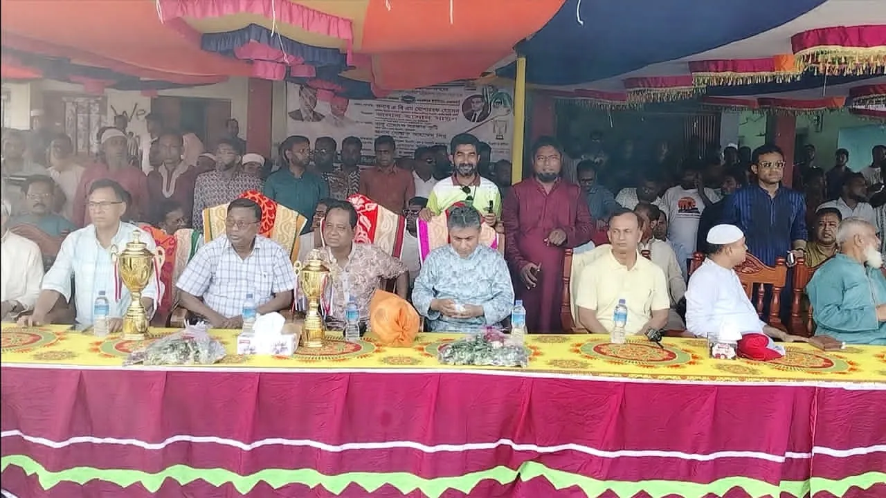 দশমিনায় আরাফাত রহমান কোকো স্মৃতি ফুটবল ম্যাচ অনুষ্ঠিত