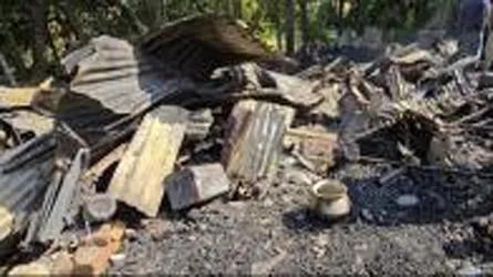 দশমিনায় আগুনে পুড়ে গেছে ৩ পরিবারের বসতঘর