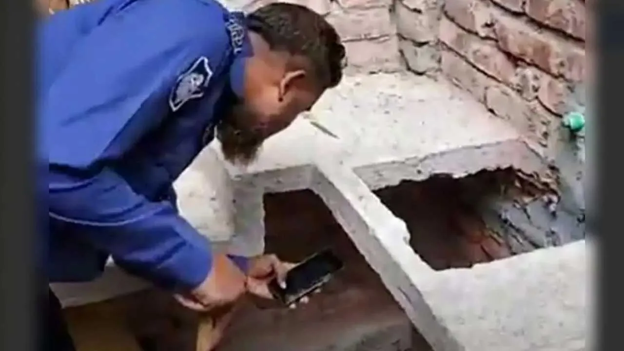 দৌলতখানে নিখোঁজ যুবকের লাশ প্রতিবেশীর সেপটিক ট্যাংকে