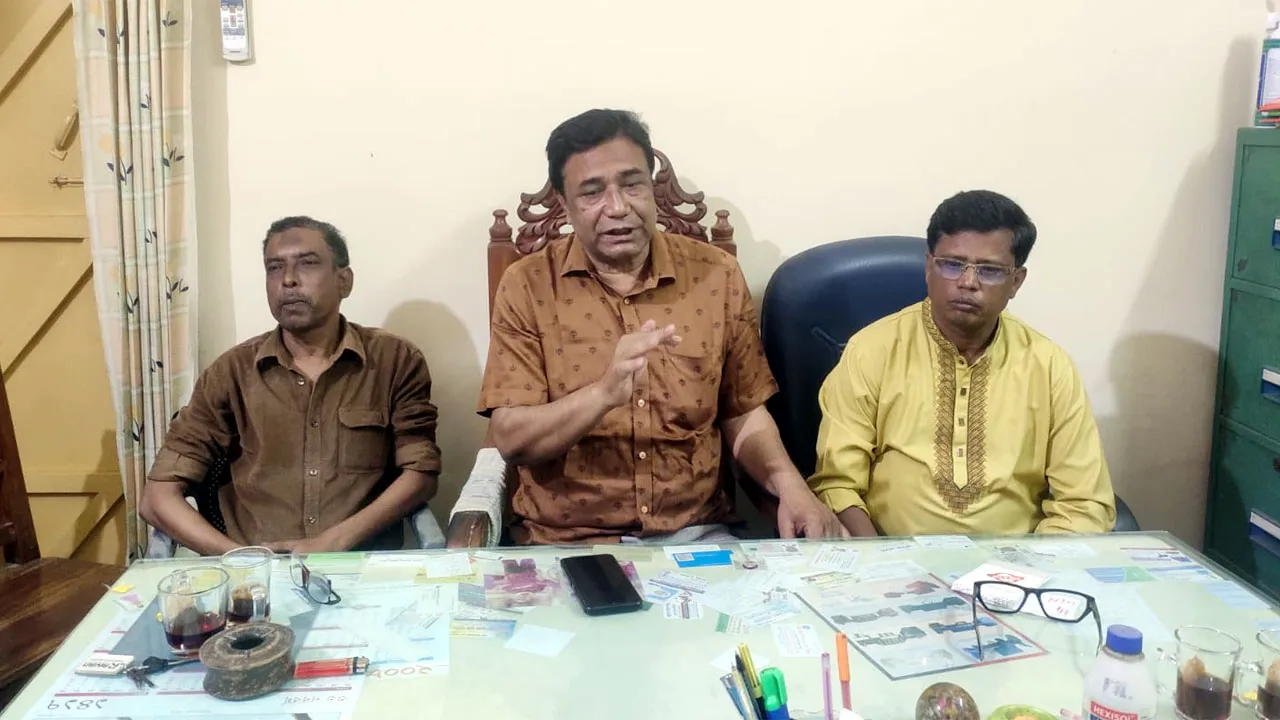 দৌলতপুরে সংবাদের প্রতিবাদে বিভিন্ন সংগঠনের যৌথ সংবাদ সম্মেলন