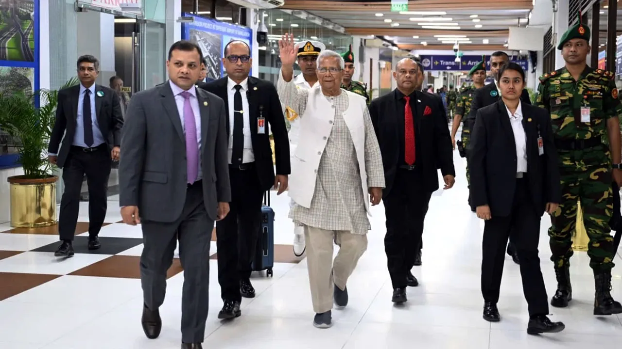 জাপানের উদ্দেশে ঢাকা ছেড়েছেন প্রধান উপদেষ্টা