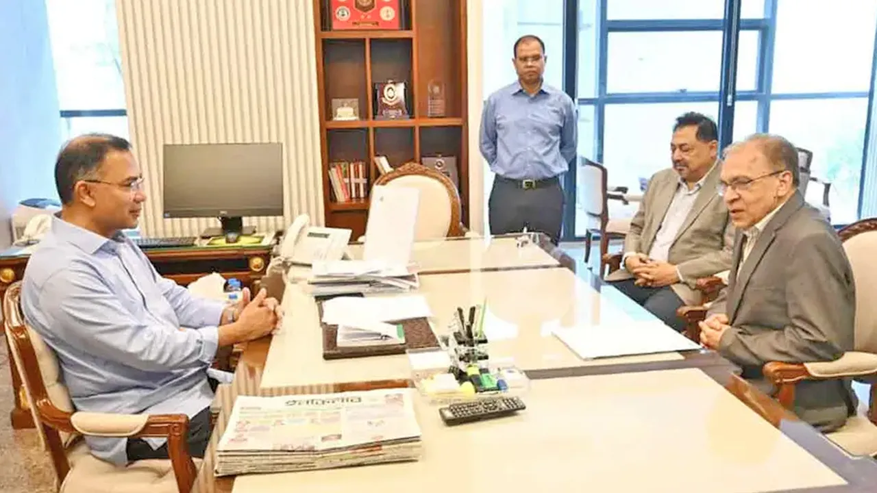 প্রধানমন্ত্রীর সাথে ড. ইফতেখারুজ্জামানের সাক্ষাৎ