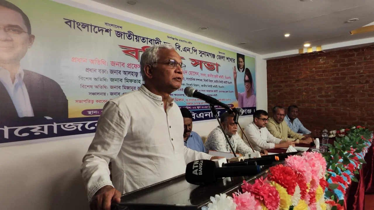 ফ্যাসিস্ট হাসিনা খুন করে পালিয়ে গিয়ে দেশে বিশৃঙ্খলা সৃষ্টির পায়তারা চালাচ্ছে