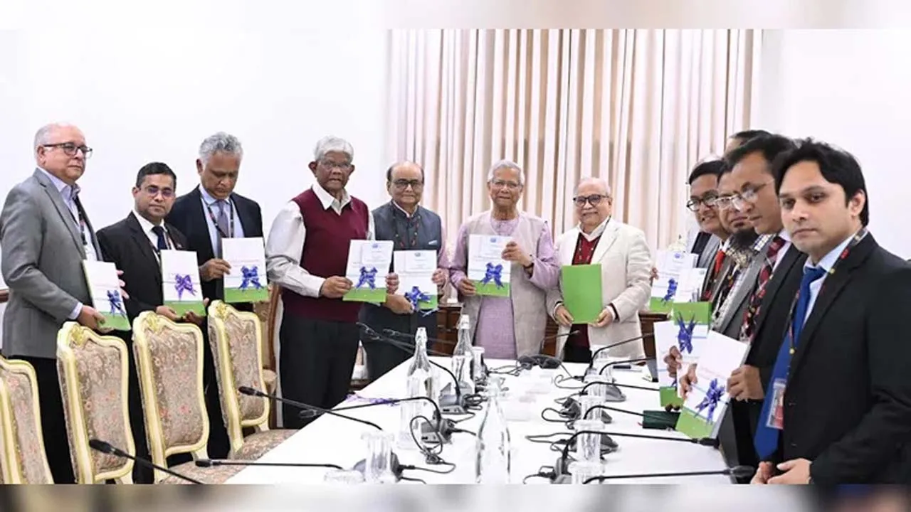 প্রধান উপদেষ্টার কাছে কর কাঠামো পুনর্বিন্যাস কমিটির প্রতিবেদন