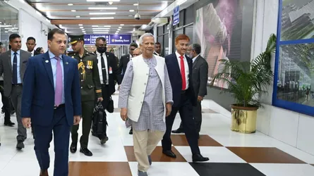 দেশে ফিরলেন প্রধান উপদেষ্টা