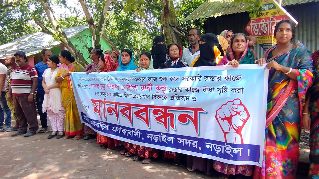 নড়াইলে পাকা সড়ক নির্মাণ বন্ধ করতে ‘সংখ্যালঘু নির্যাতনের ঘটনা’ সাজানো নাটক