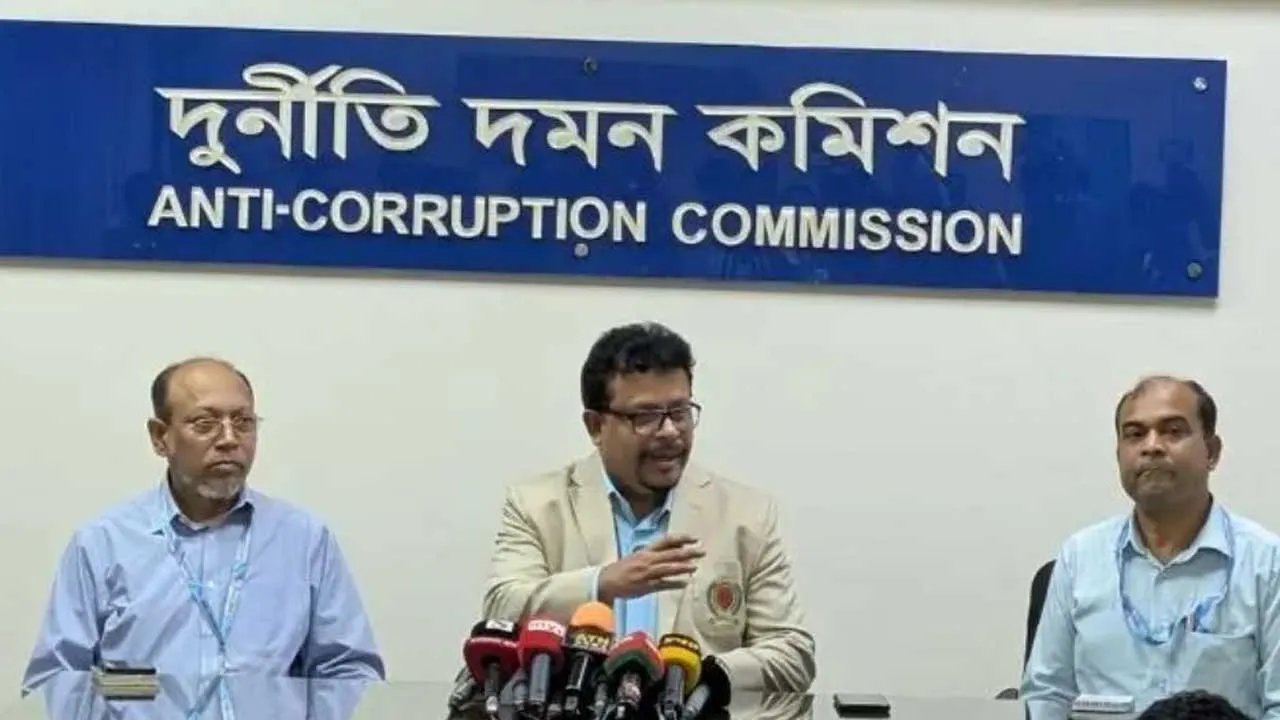 টেকসই উন্নয়নের জন্য দুর্নীতিকে নির্বাসনে পাঠাতে হবে : দুদক সচিব