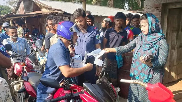 দুর্গাপুরে বেশি দামে জ্বালানি তেল বিক্রি, জরিমানা ও মামলা