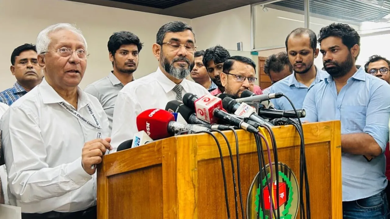 নির্বাচনে পোস্টারের ব্যবহার উঠে যাচ্ছে