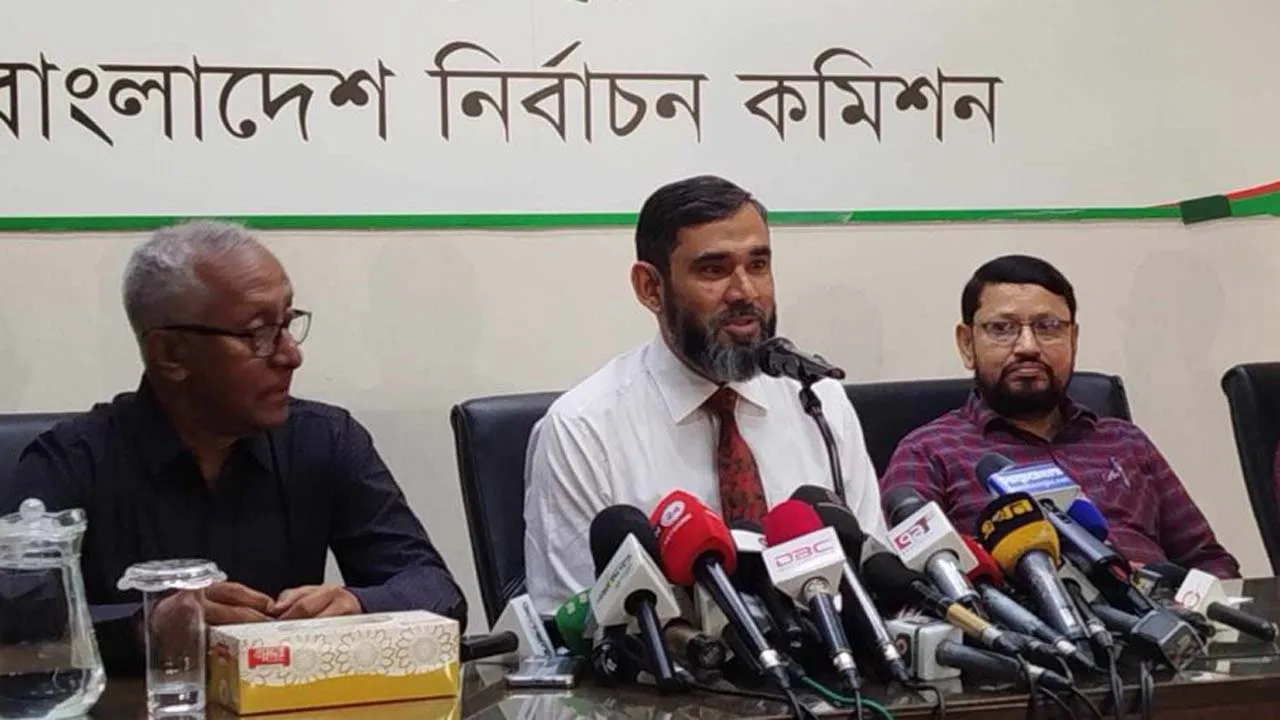 প্রবাসীদের যেকোনো পরিসরেই ভোটের আওতায় আনব : ইসি সানাউল্লাহ