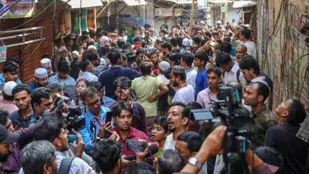 ভূমিকম্পের তীব্র ঝাঁকুনিতে আতঙ্ক