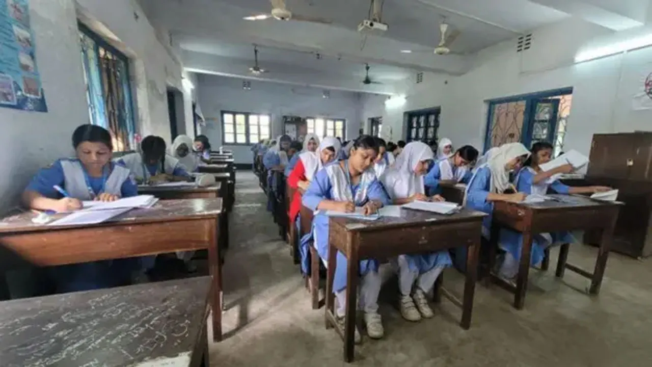 মাধ্যমিক পর্যায়ে নতুন শিক্ষাক্রম ২০২৭ সালে, ভিসি নিয়োগে বিজ্ঞপ্তি দেয়া হবে পত্রিকায়