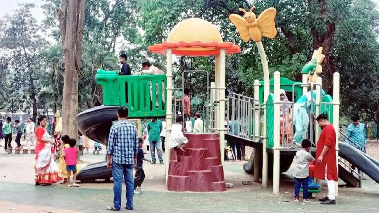 রাজধানীর বিনোদন কেন্দ্রগুলোতে উপচেপড়া ভিড়