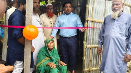 উপজেলা প্রশাসন ও জামায়াতের সহযোগিতায় নতুন ঘর পেলেন ৯০ বছরের বৃদ্ধা