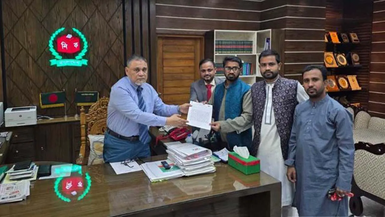 জাতীয় পার্টি ও ১৪ দলকে ইসির সংলাপে না ডাকার অনুরোধ