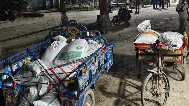 এনায়েতপুরে টিসিবির ১৮ বস্তা চাল জব্দ