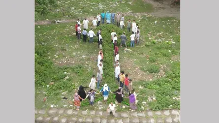 ঝালকাঠিতে মানববৃক্ষ তৈরি করে পরিবেশ দিবস উদযাপন
