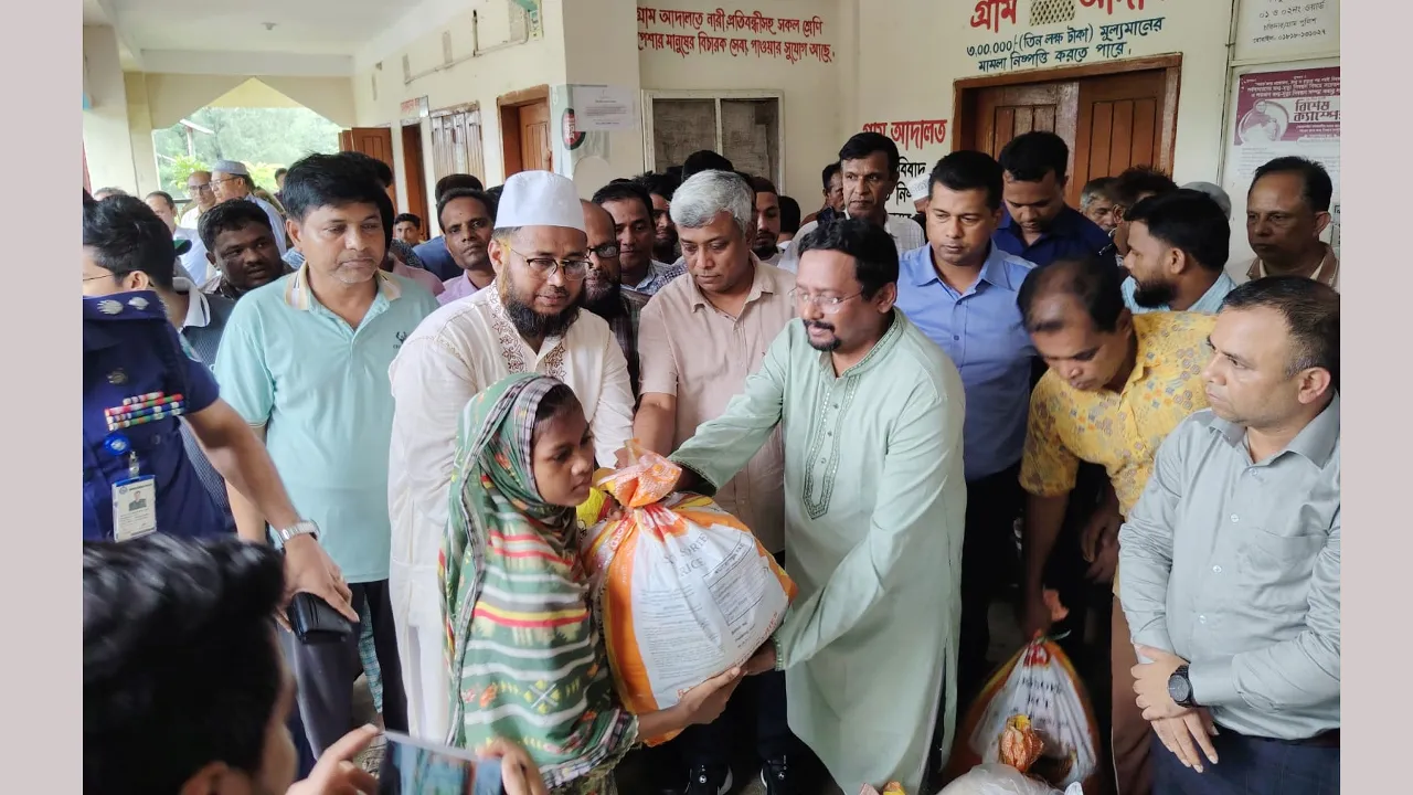 বাঁশখালীর বন্যাকবলিত মানুষের ঘুরে দাঁড়াতে যা করার সবই করা হবে : জ্বালানি প্রতিমন্ত্রী