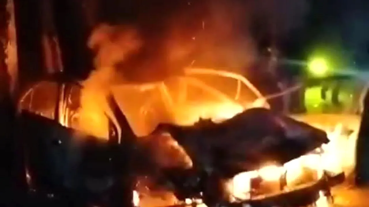 মাদারীপুরে প্রাইভেটকারের চাপায় শিশু নিহত, গাড়িতে আগুন দিলো জনতা