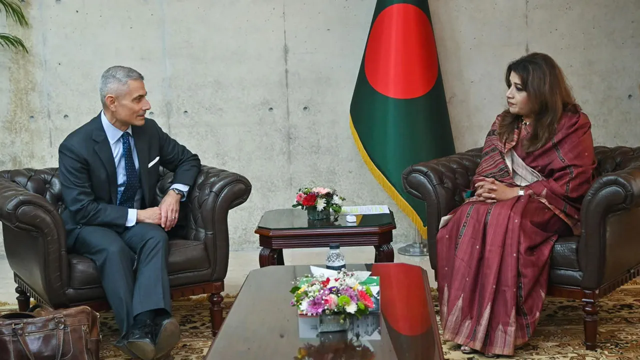 পররাষ্ট্র মন্ত্রণালয়ে প্রতিমন্ত্রী শামা ওবায়েদের সাথে বৈঠকে পল কাপুর