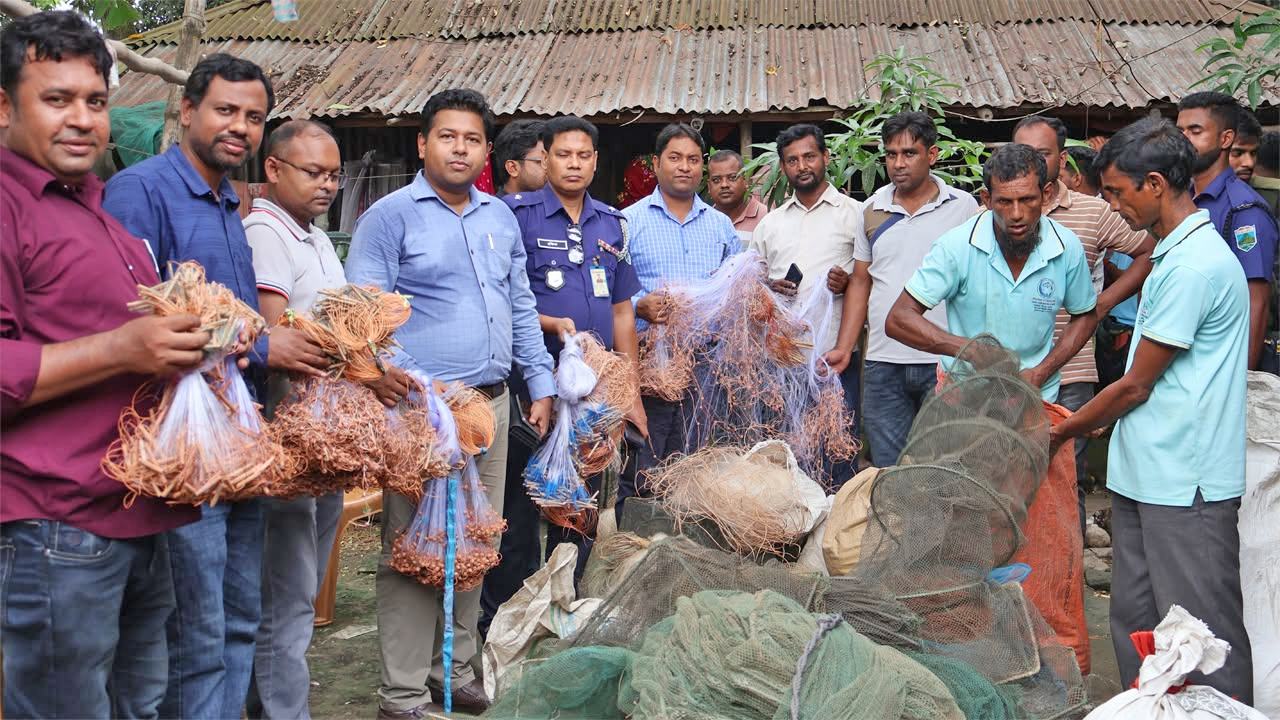 Fake-goods-worth-Tk-20-lakh-seized-in-Singra-operation