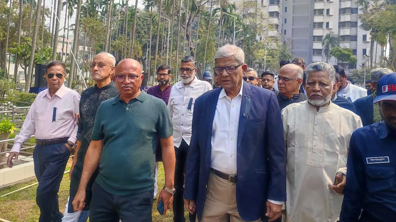 সেনাবাহিনীর মনোবল ভাঙতেই ৫৭ কর্মকর্তাকে হত্যা করা হয় : মির্জা ফখরুল