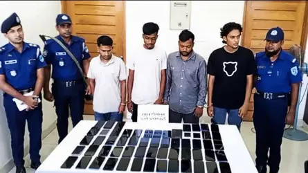 ফকিরহাটে ৫৯টি চোরাই মোবাইল উদ্ধার, আটক ৪