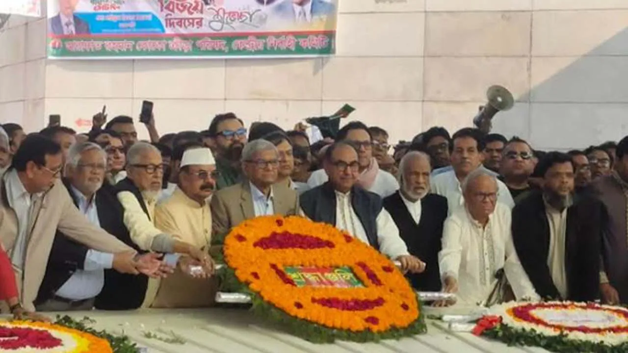 জিয়াউর রহমানের সমাধিতে শ্রদ্ধা জানাতে সর্বস্তরের জনতার ঢল