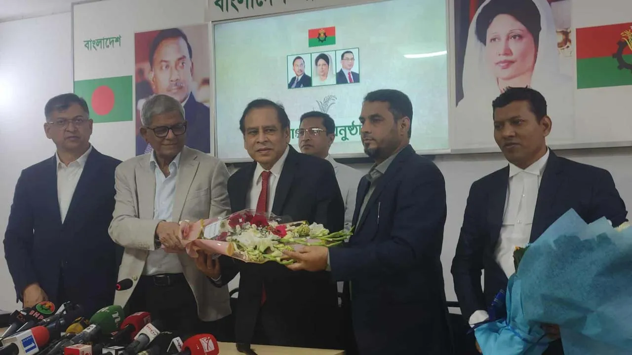 এবার বিএনপিতে আনুষ্ঠানিকভাবে যোগ দিলেন রেজা কিবরিয়া