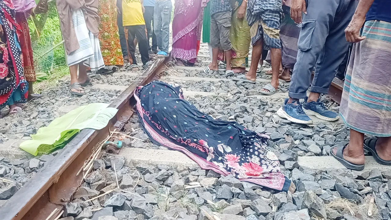 বোয়ালমারীতে ট্রেনে কাটা পড়ে কিশোরের মৃত্যু, আহত ১