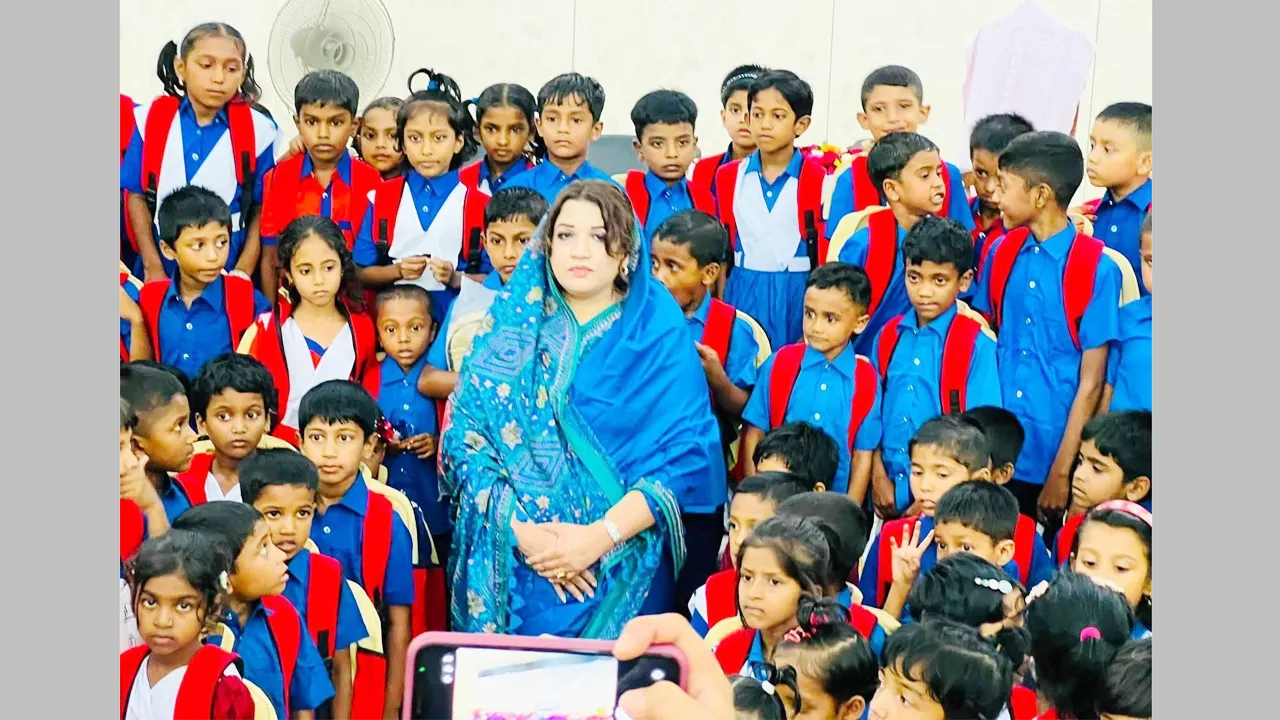 সালথায় শিক্ষার্থীদের মাঝে স্কুল ড্রেস, ব্যাগ ও জুতা বিতরণ